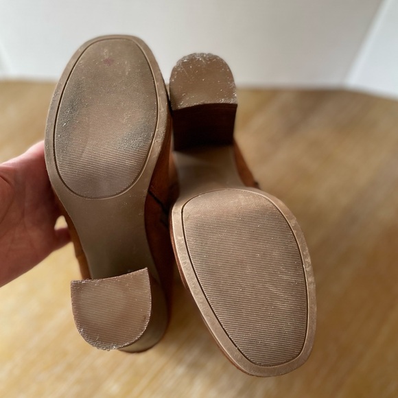 Mari A. Ankle bootie 8M chestnut 4 inch faux suede heels - Picture 6 of 8